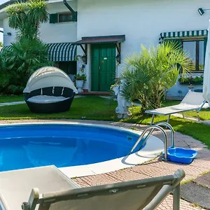 Au Jardin Fleuri 3*, San Giovanni Lupatoto İtalya